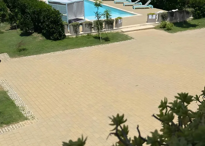 Le Scuderie 4 *