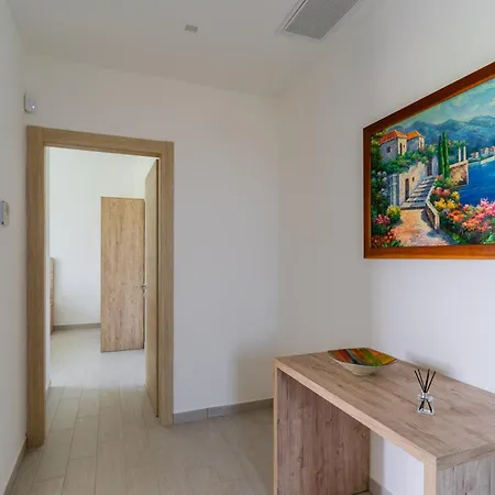 Le Scuderie 4 Apartment *